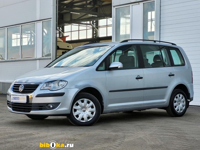 Volkswagen Touran 1.6 MT 102 л.с.