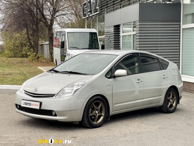 Toyota Prius 1.5hyb AT 77 л.с.