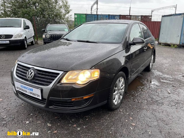 Volkswagen Passat 1.6 MT 102 л.с.