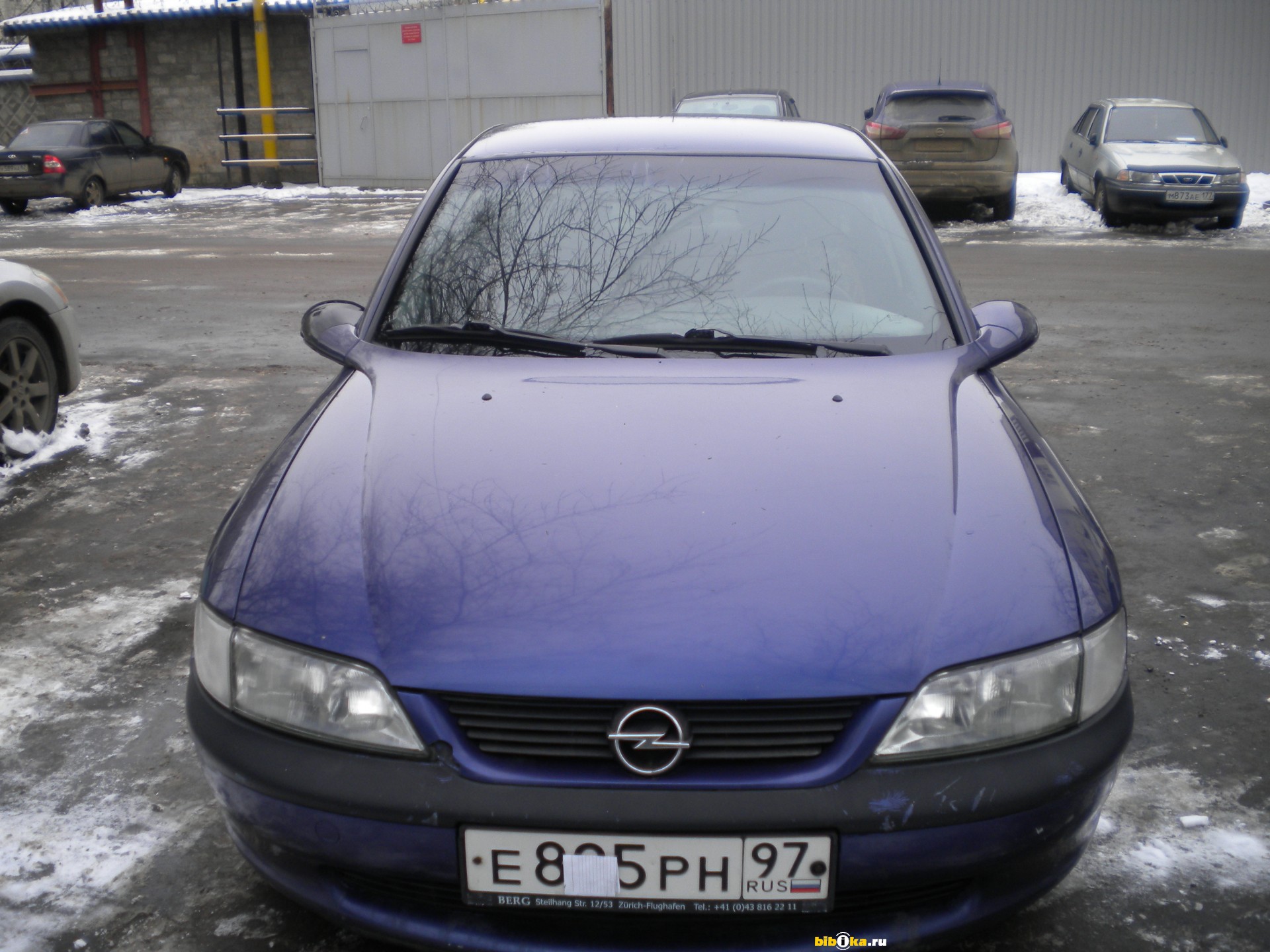 Синий Opel Вектра 1997