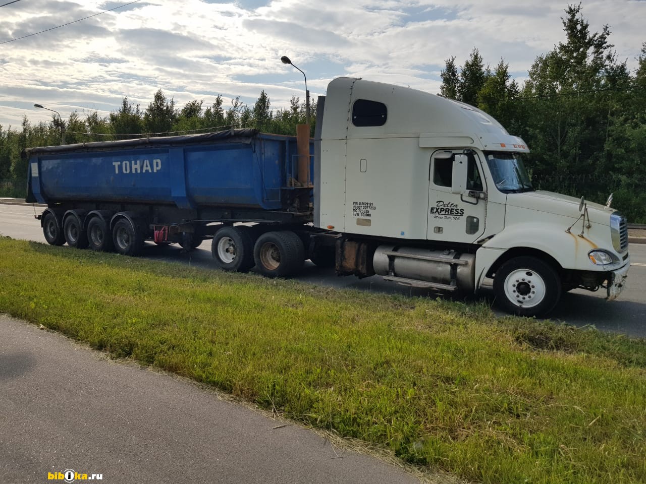 Freightliner Columbia с прицепом