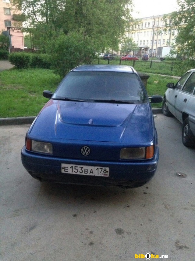 Volkswagen Passat B3 1.6 MT (72 л.с.) 