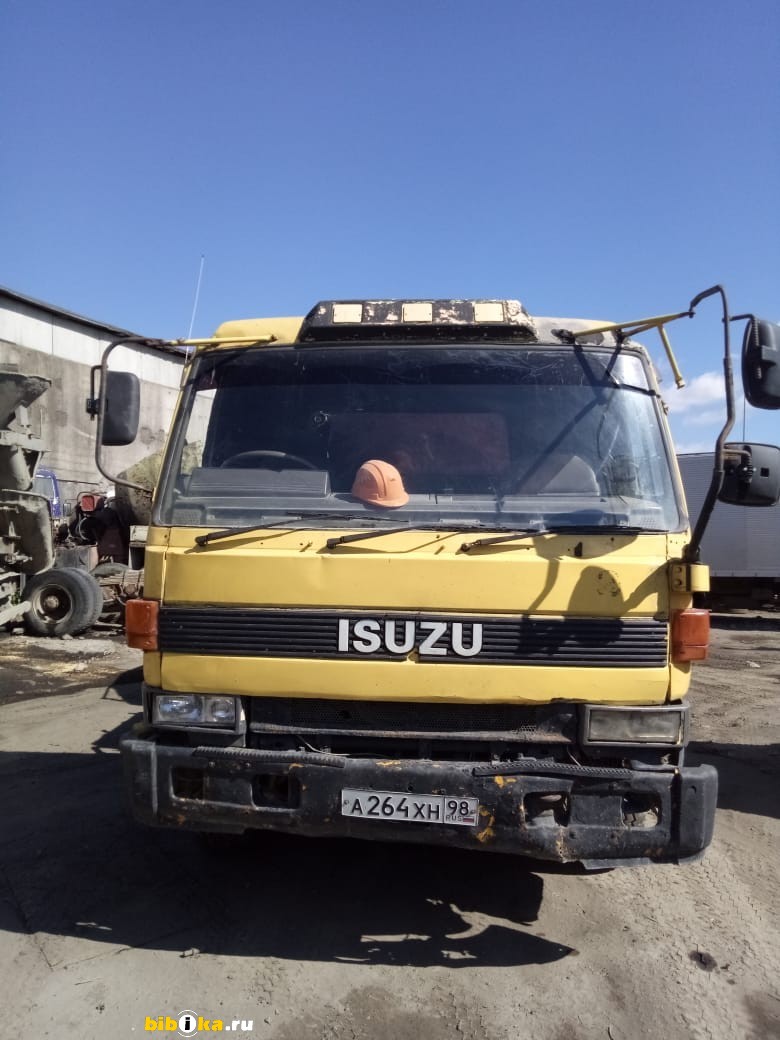 Шильдик Isuzu forward