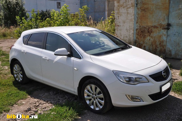 Opel Astra J [рестайлинг] 1.6 MT (115 л.с.) cosmo