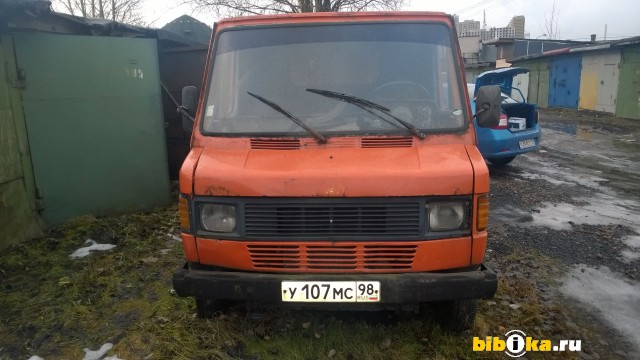 Mercedes-Benz T1 207D грузовой фургон 