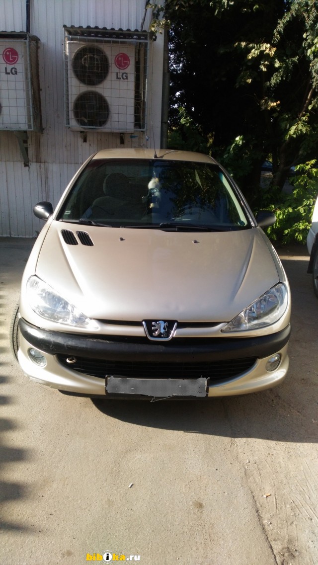 Peugeot 206 1 поколение [рестайлинг] 1.4 MT (75 л.с.) 