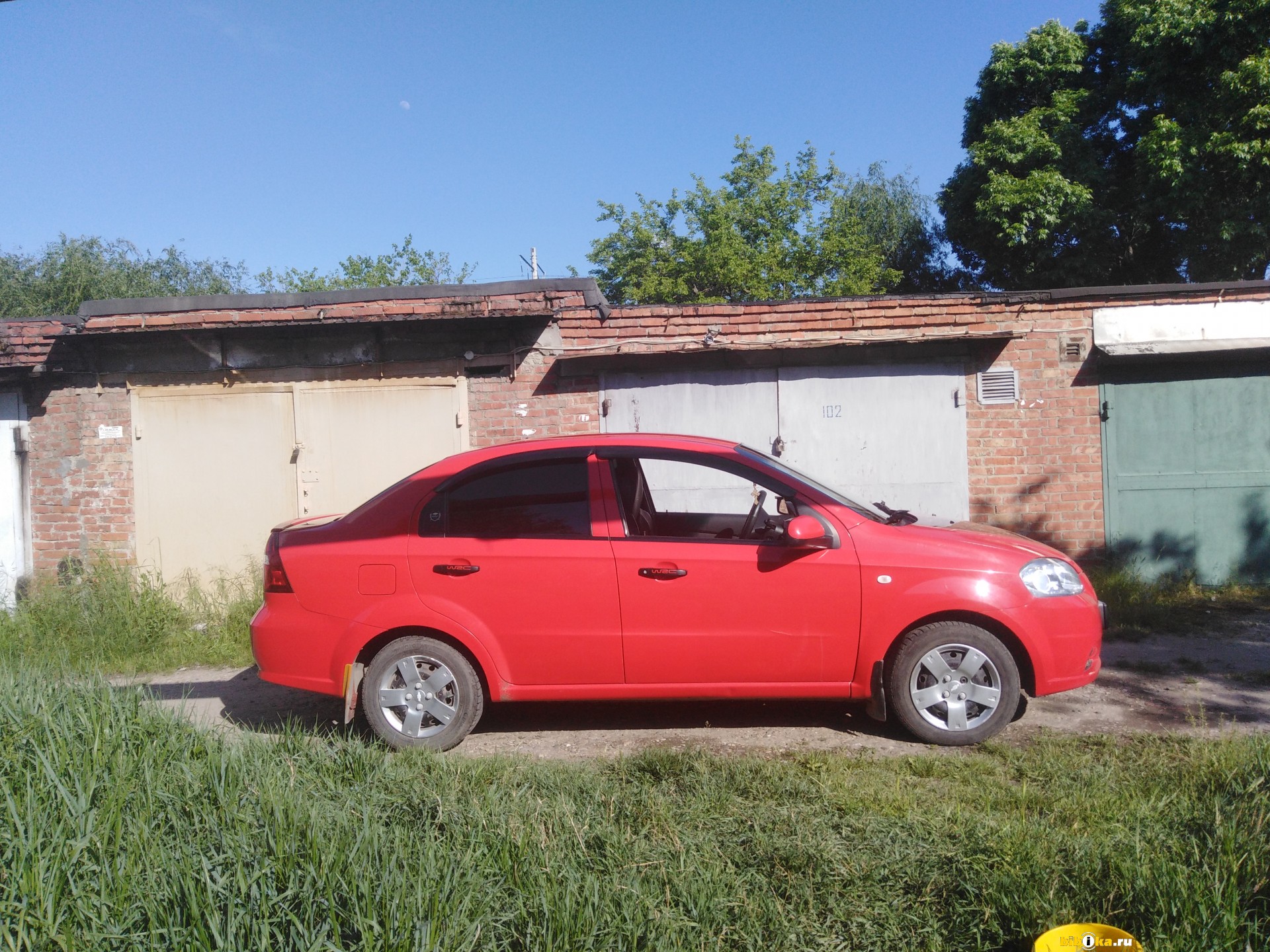 Chevrolet Aveo t250 красный