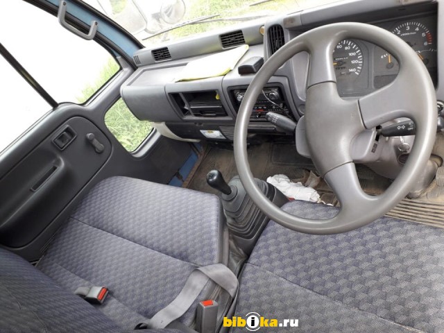 Nissan Atlas 1995 салон