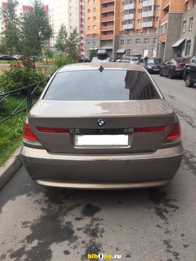 BMW 745  