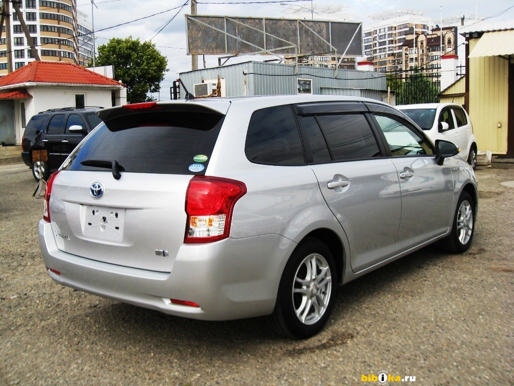 Toyota Corolla Fielder 2014 гибрид