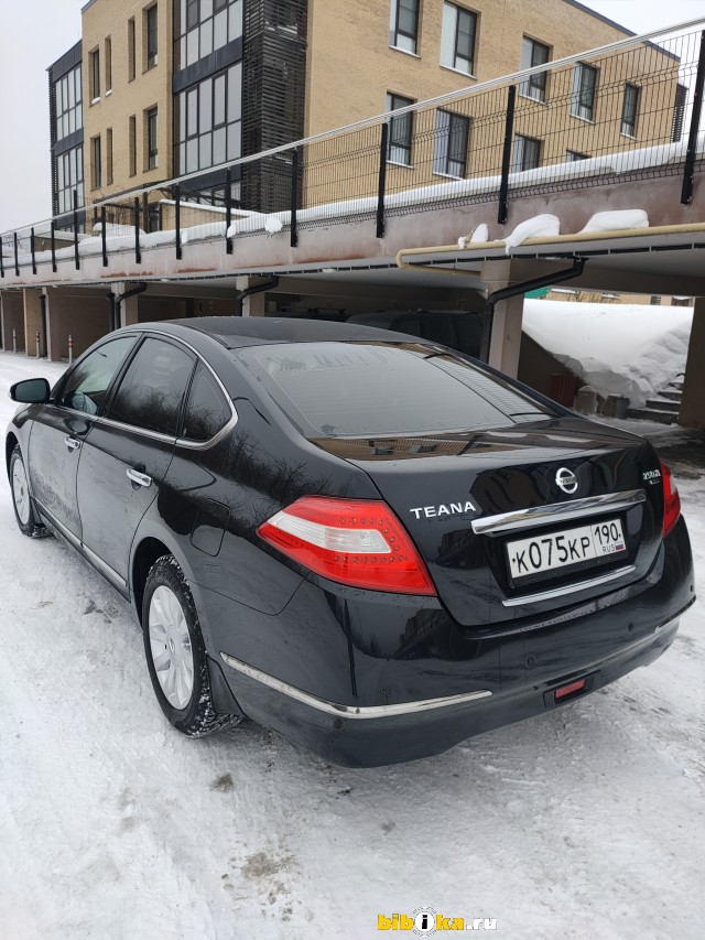 Автомобиль Nissan Teana 2010 года в Японии