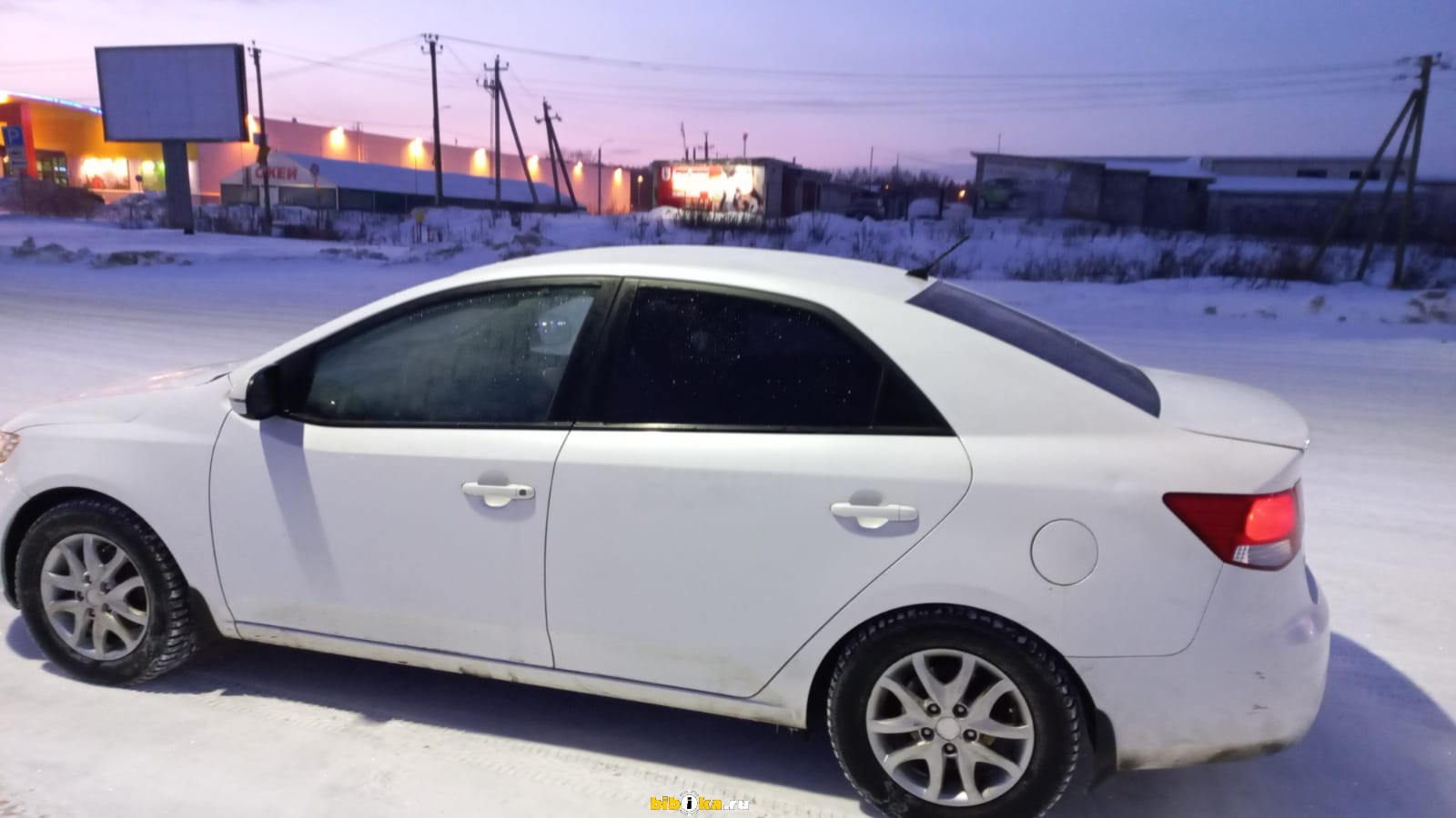 Р‘РµР»С‹Р№ Kia Cerato Рј425РєРј13